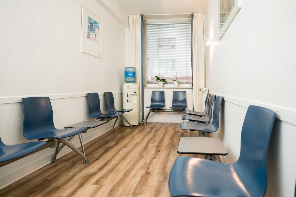 hausarzt-düsseldorf-flingern-wartezimmer hausarzt-düsseldorf-flingern-wartezimmer